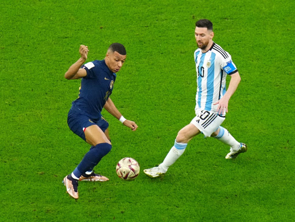 Lionel Messi và Kylian Mbappe